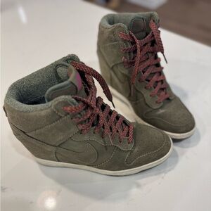 Nike Dunk Sky High Essential Green Suede Hightop Wedge Sneaker - Size 8.5